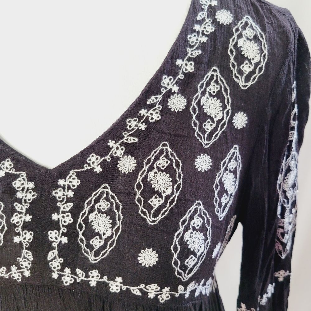 BeachLunchLounge Emani Black & White Embroidered Tunic Blouse Top Size X-Small - Picture 3 of 13